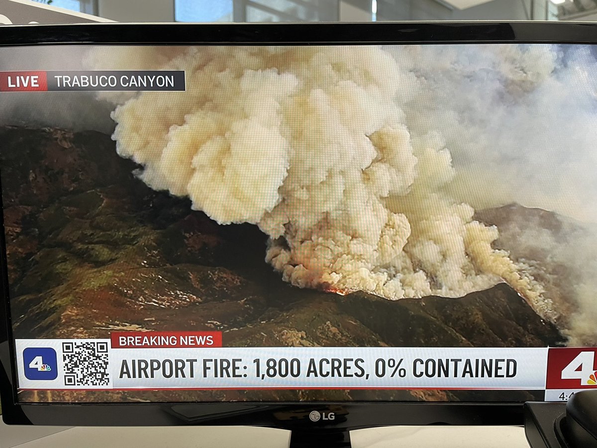 The #AirportFire burning in Orange County is now up to 1800 acres with 0% containment. The fire is currently burning uphill away from homes. #NBCLA