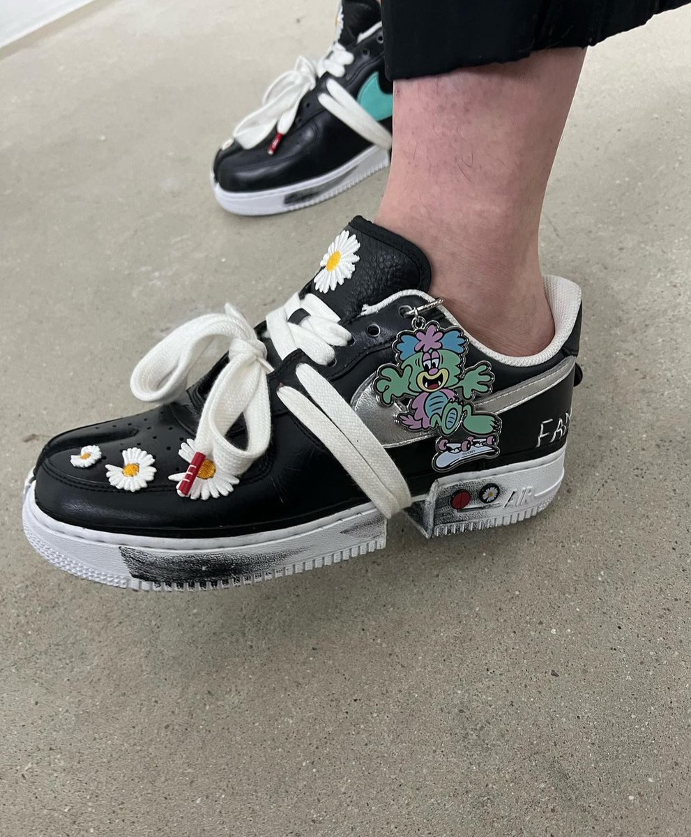 NewJeans着用 Peaceminusone Para-Noise ピースマイナスワン ANTONIOLI. にて PEACEMINUSONE × NIKE AIR FORCE 1 “Para-noise