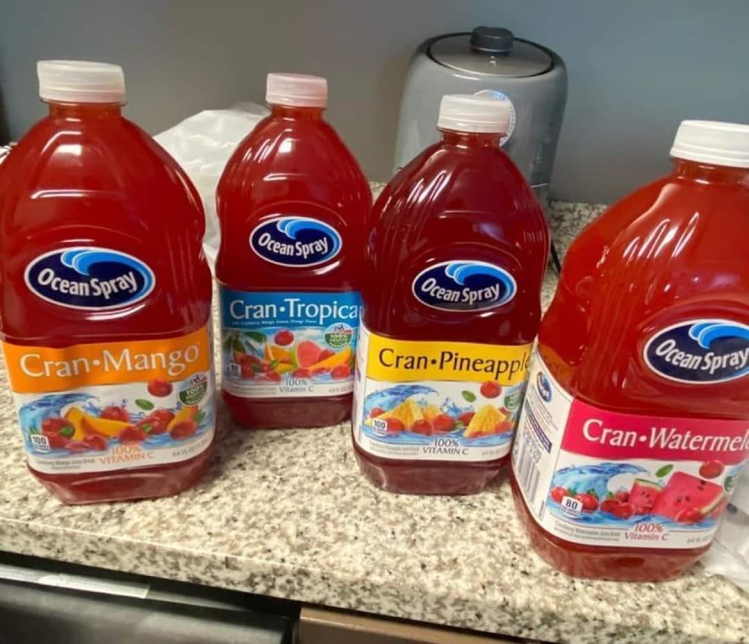 realbbymula's tweet photo. Them : WHO KEEPING CRANBERRY JUICE IN BUSINESS 🫣🙃
ME :😂😂😍 https://t.co/Tf7tIOcT75