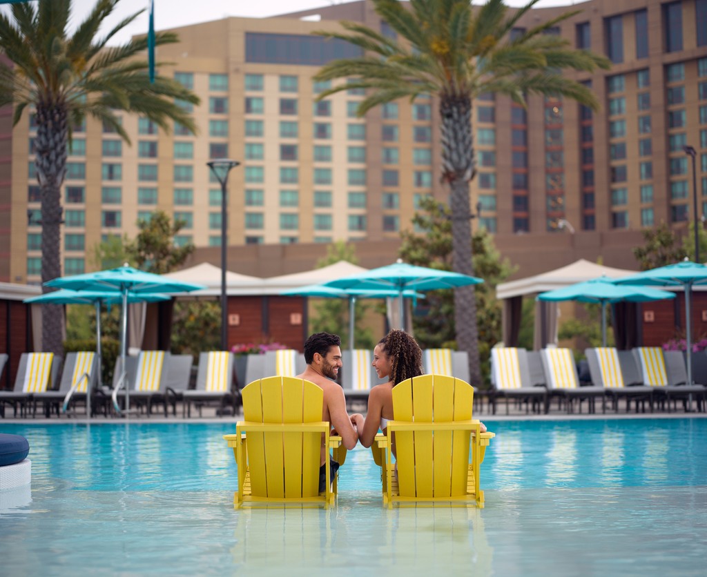 PechangaCasino's tweet photo. Soak up the last few days of summer with the perfect getaway! Book your mid-week stay for $189 a night and get $25 EasyPlay. This offer ends soon! ☀️

Book now: https://t.co/zkbMU9N9oG

#Pechanga #Casino #Hotel #PechangaCasino #HotelPackage #Stay #Package #EasyPlay https://t.co/Xomr5VxYdO