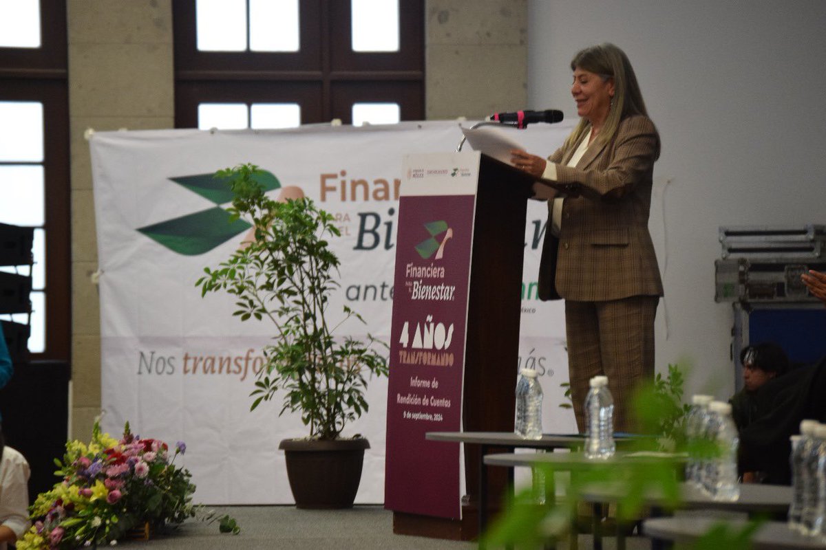 FinabienMex's tweet photo. En 4 años de gestión, nuestra directora general, Rocío Mejía Flores, impulsó tres temas prioritarios: los créditos para pequeños negocios y mujeres emprendedoras alejadas de la banca tradicional. 💵 https://t.co/bAzGncIDJa
