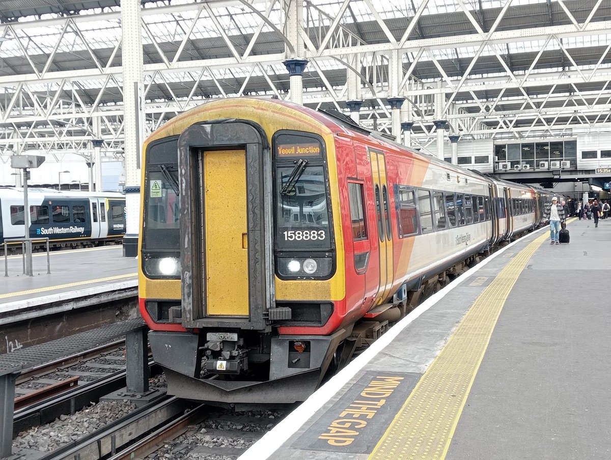14DomRyan's tweet image. Into Platform 6 at Waterloo today - not been in there for a while...

#twitterguard #class159 #class158 #swr