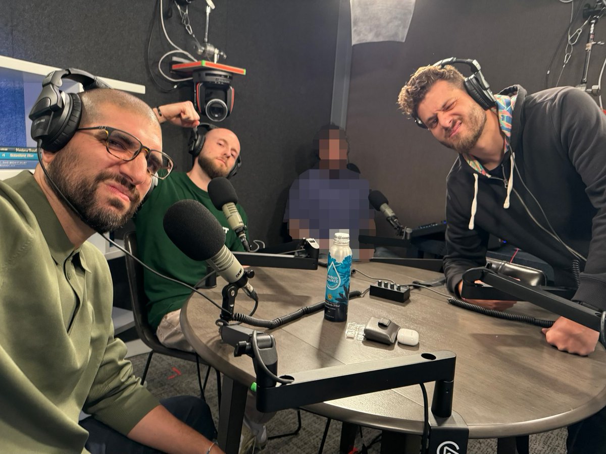 arielhelwani's tweet photo. 🚨 Surprise!

It’s Monday, and I miss y’all very much.

So, here’s a special edition pod we recorded today from our new home about how we got the new era, our Vegas show on Friday and our October launch.

Plus, fight talk and paying homage to DJ. 

Enjoy! https://t.co/36CzyPW1AK https://t.co/ypU1YOFhVK