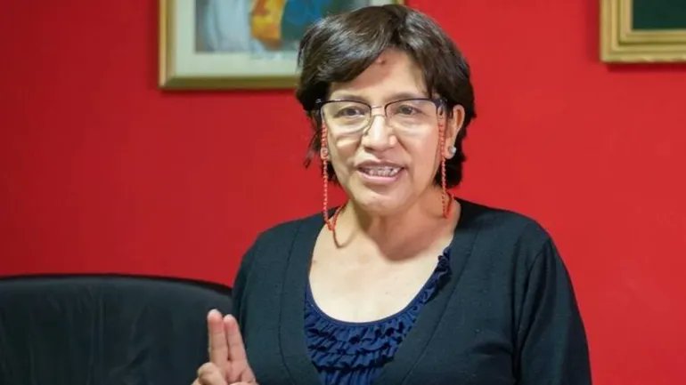 TE LA PR5ESENTO:

ES LA CONSUL B0LIVIANA EN SALTA. MONICA ALVAREZ.

SE ACERCO AL HOSPITAL ORAN. EXIGIO QUE ATIENDAN A BOLIVIANOS GRATIS. QUE NO SE LES COBRE. 

EL DIRECTOR DEL HOSPITAL FABIAN VALENZUELA LE CONTESTO, "LA LEY SE VA A CUMPLIR A RAJATABLA". "DEBEN PAGAR SI O SI".