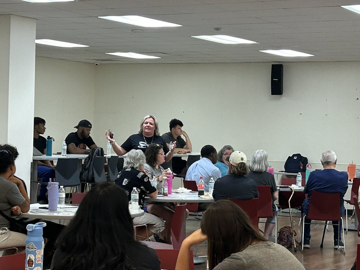 Great crowd for our first Parent University of the school year. <a href="/TonkaNation/">Tonka Nation</a> <a href="/EdwardBTate/">Dr. Edward Tate, Jr.</a> #Tonkarising