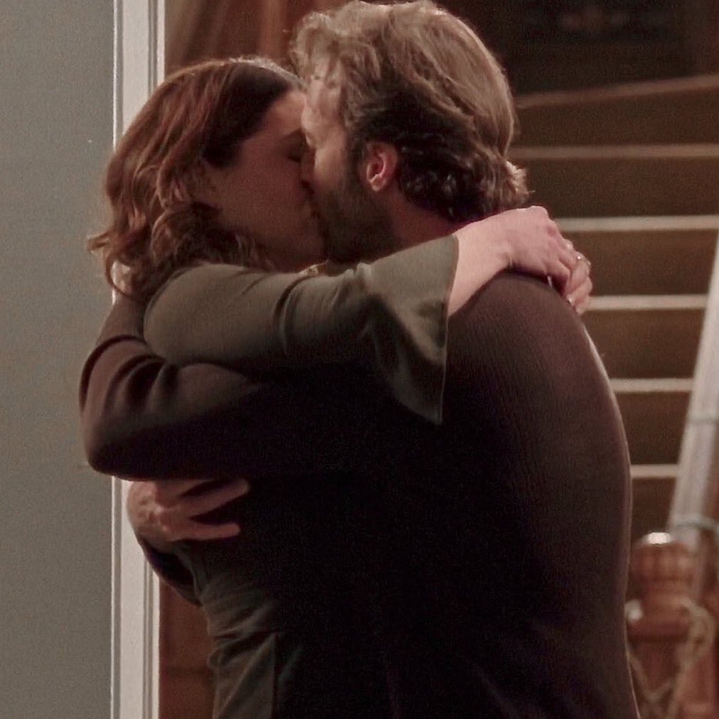 winonaddict's tweet photo. BREAKING NEWS: the scene in ‘Gilmore Girls’ where Luke and Lorelai kiss for the first time just received a 28 minute standing ovation from me in my bedroom after watching it for the 2975th time. https://t.co/QCS7kar8c9