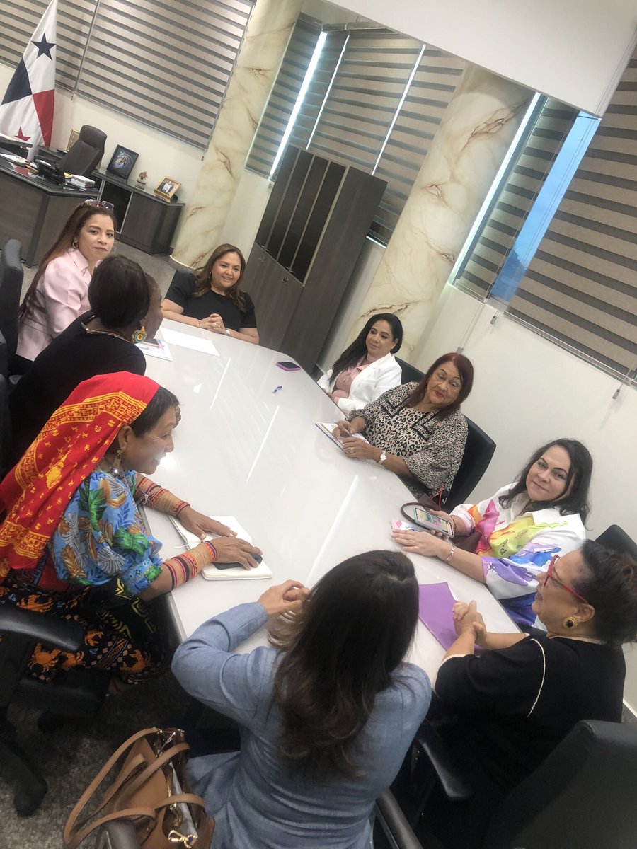 aparlexpa's tweet photo. Preparándonos para la reunión con la Presidenta de la @asambleapa y miembro de @aparlexpa HD @danac0808 #DanaCastañeda Junta Directiva de #aparlexpa Nos tomamos un #capushino mientras conversamos los temas de la Agenda de las mujeres parlamentarias. https://t.co/E5d7usv9DG