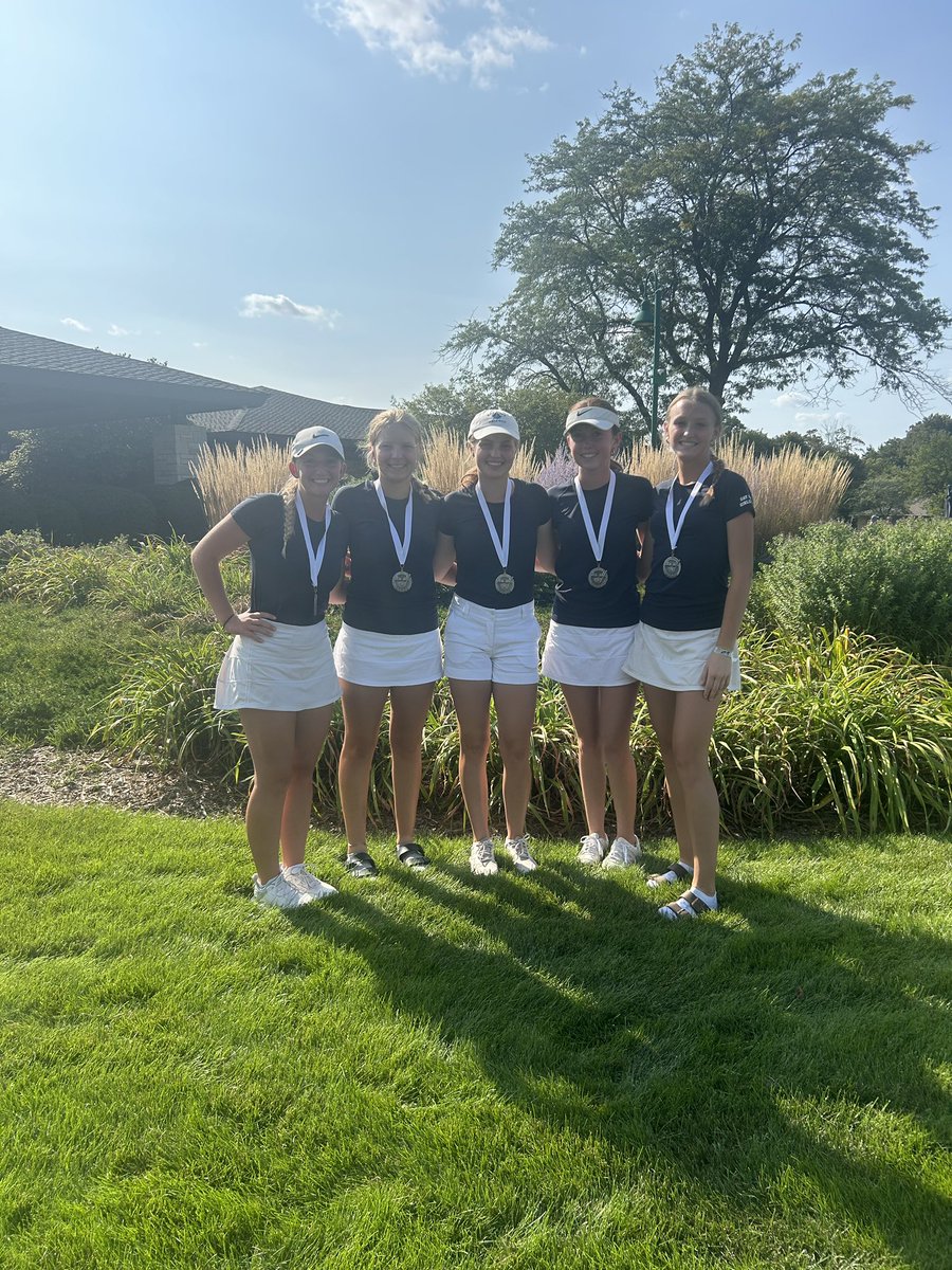 MrMeyerBP's tweet photo. Team 2nd place plus top-10 medals for Madelyn &amp; Isabel in the Franklin Invite at Tuckaway CC! https://t.co/mVlPrKrao0