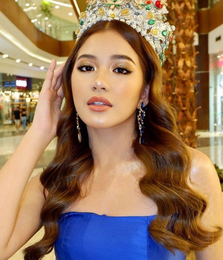 binisleight's tweet photo. all hail to the queen! 👸🏻 https://t.co/3TNvkEobnl