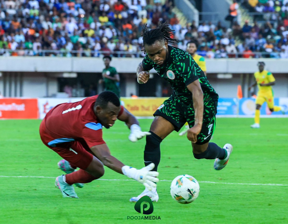 PoojaMedia's tweet photo. Waking up to remind the whole world the best African player in the world right now. 

ADEMOLA LOOKMAN 🇳🇬

CAF Best Player 2024. 🔥 https://t.co/vV8DZCwDg4