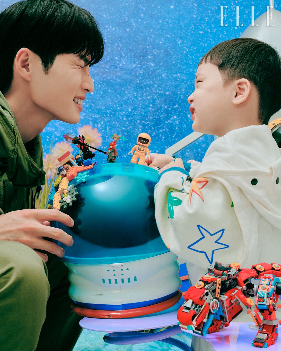 ELLE_KOREA's tweet image. #ELLEarticle #은우 #김준호 #레고 #LEGO 

준호와 은우 슈퍼 파워! 레고와의 환상 부자 케미

🔗alie.kr/AaoGkDR