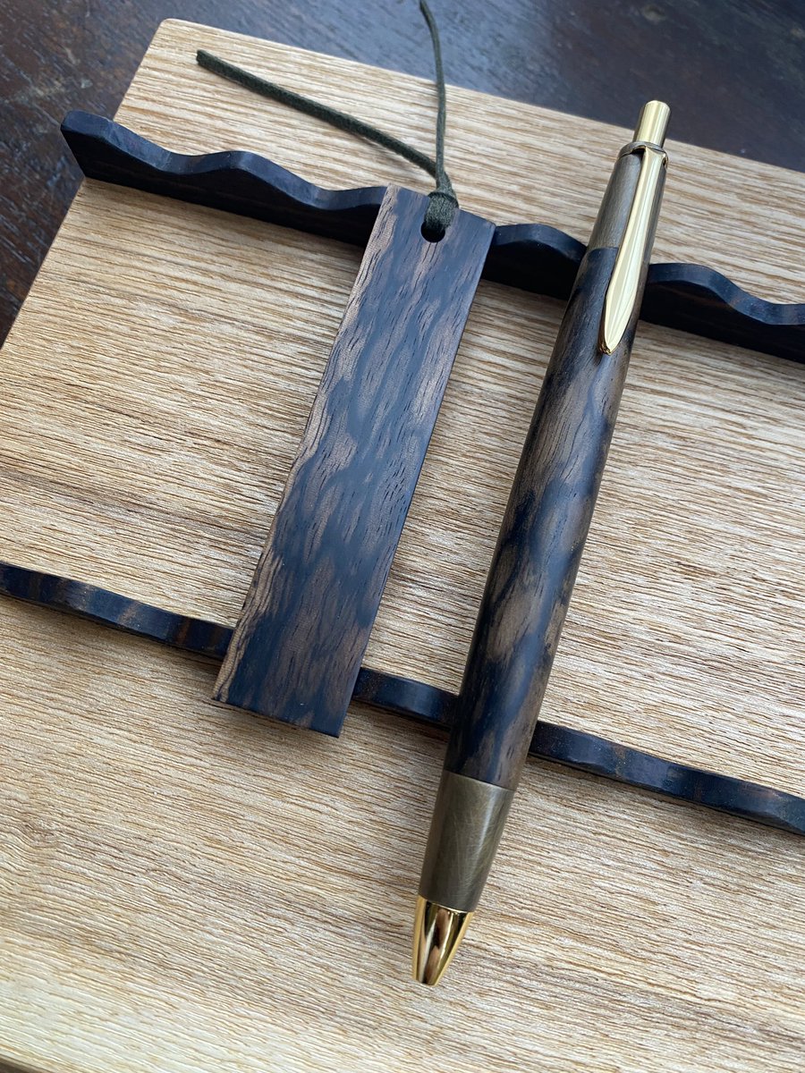 ボナンさんに依頼した持ち込み木材のペンと栞が届きました。ボナンさんには今まで色々なオーダーをして来ましたが、いつも最高の作品を作成してもらえます！

＃ボナン
＃文房具