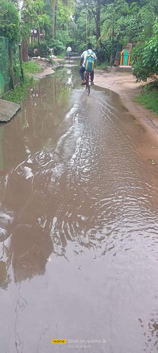 SuriBindass's tweet photo. ସୁଧୁରିଲା ନାହିଁ ବାଲିକୁଦା ବ୍ଲକ ଅନ୍ତର୍ଗତ ବାଲିସାହି ଗ୍ରାମର ରାସ୍ତା, ଅନେକ ପ୍ରତିବାଦ ପରେ ଗାଁ ଦାଣ୍ଡ ରେ ପାଣି ବେହାଲ, ଇଲେକ୍ସନ ପୂର୍ବରୁ ବିଧାୟକ ଙ୍କ ପାଣ୍ଠିରୁ ପଇସା ଦିଆ ଯାଇଥିଲେ ମଧ୍ୟ ଏବେଯାଏ କାମର ନା ଗନ୍ଧ ନାହିଁ, ଏଥି ପ୍ରତି ଧ୍ୟାନ ଦେବାକୁ ଅନୁରୋଧ @CollectorJspur @CMO_Odisha @BalikudaBlock https://t.co/K5XR0SWZeU