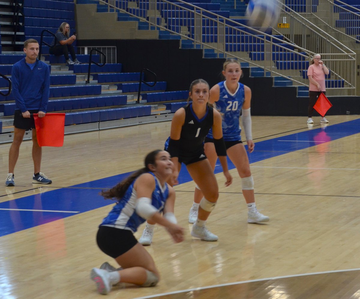 TopSports.news (@topsportsn) on Twitter photo Perennial state power <a href="/LadyBluesVB/">WRHS Volleyball</a> improves to 6-0 with triangular sweep. ...
loom.ly/id8nECk Perennial state power <a href="/LadyBluesVB/">WRHS Volleyball</a> improves to 6-0 with triangular sweep. ...
loom.ly/id8nECk