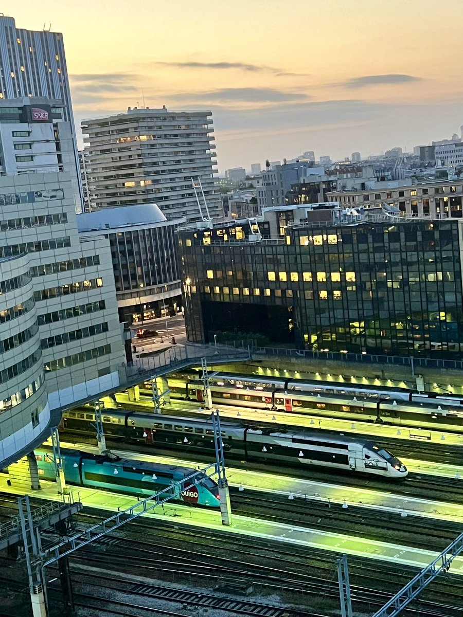 🏙️La belle gare de Paris Montparnasse s’éveille 🤩 🚅

#GareMontparnasse #TeamTrain