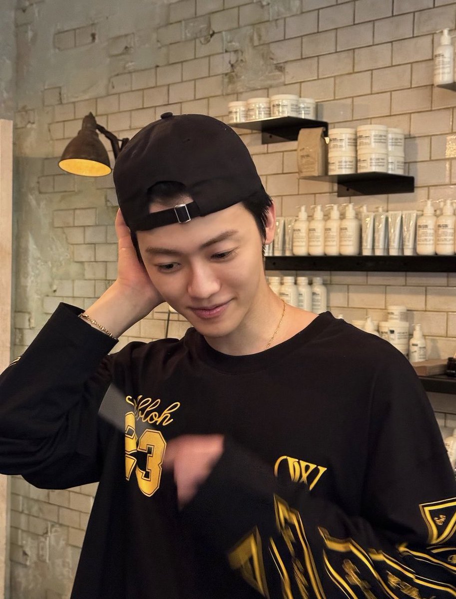 Pov: you’re on a date with me.