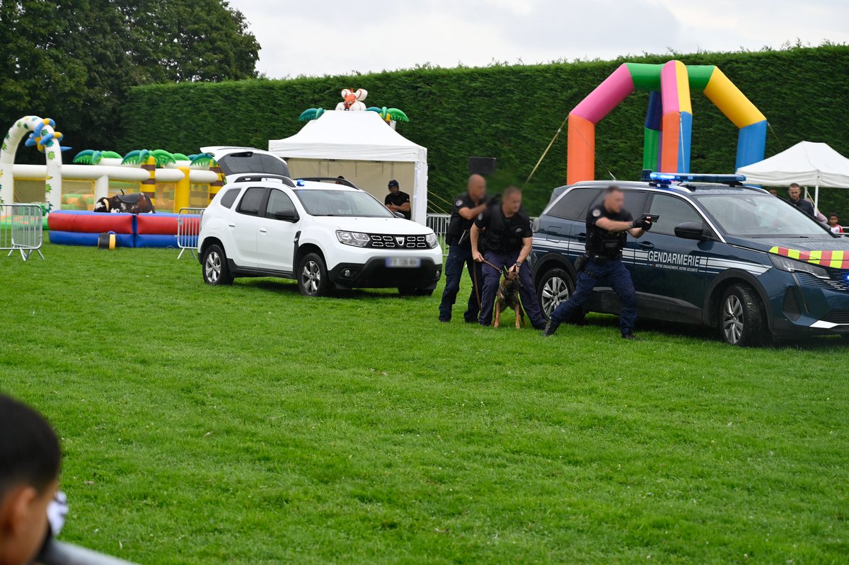 Gendarmerie_091's tweet image. 🤝|#AVosCotés Ce week-end nous vous avons accueilli 
 à la journée de la sécurité intérieure et des secours. Merci @EvryPolice et à la mairie d'@VilledEvryCourc de nous avoir mis a disposition un espace. gendarmerie.interieur.gouv.fr/recrutement/