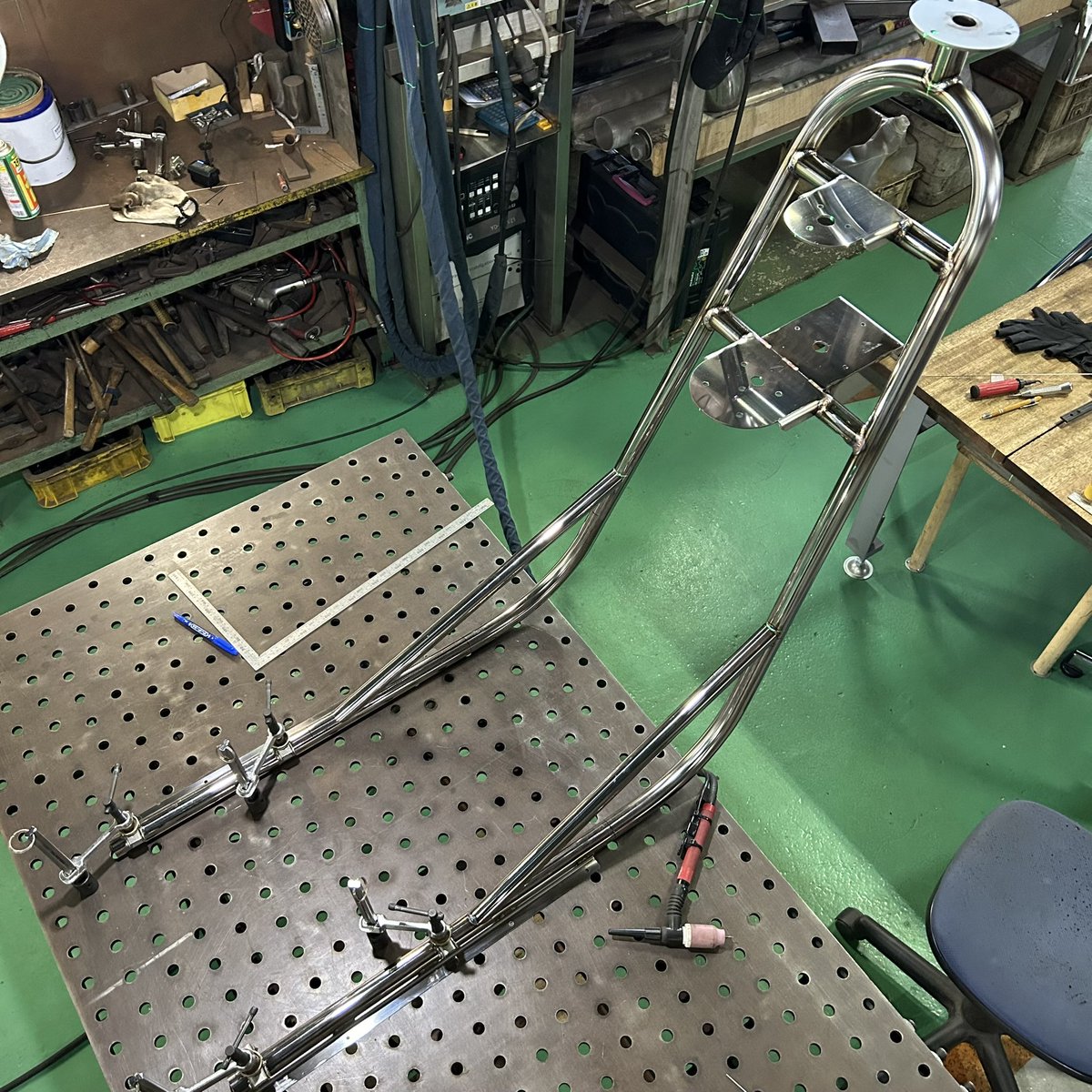 hirodai263's tweet photo. EX-28の航海灯マストを猛スピードで製作中！
#EX28
#航海灯マスト
#艤装 https://t.co/ehSRqRCPTq