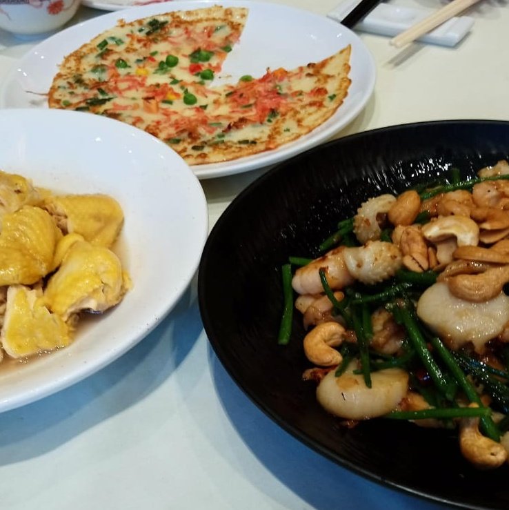 Makan sampe kenyang masih tetep loyo.

Bukan karena makanannya nggak bergizi, tapi karena yang lemah itu batin, bukan fisik.