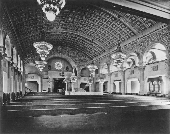 #OnThisDay 1922 wird die ehemals größte orthodoxe Synagoge #Sachsen|s eingeweiht. Während der #Novemberpogrome 1938 niedergebrannt, erinnerte ab 2003 ein Infokasten an den Ort, der 2016 ebenfalls zerstört wird. Erfahrt mehr auf #JewishPlaces! go.jewish-places.de/ChaimSyna