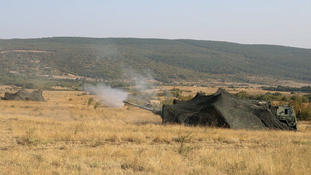 USArmyEURAF's tweet photo. #TrainingTuesday 

@USArmy #Soldiers w/ @10MTNDIV (Light Infantry) #train w/ our @NATO #Allies in Bulgaria, for exercise Thunder Ball, which is critical for Soldiers refining their skills in joint &amp; multinational environments, particularly in high-intensity scenarios

#WeAreNATO https://t.co/noO7NVsJdN
