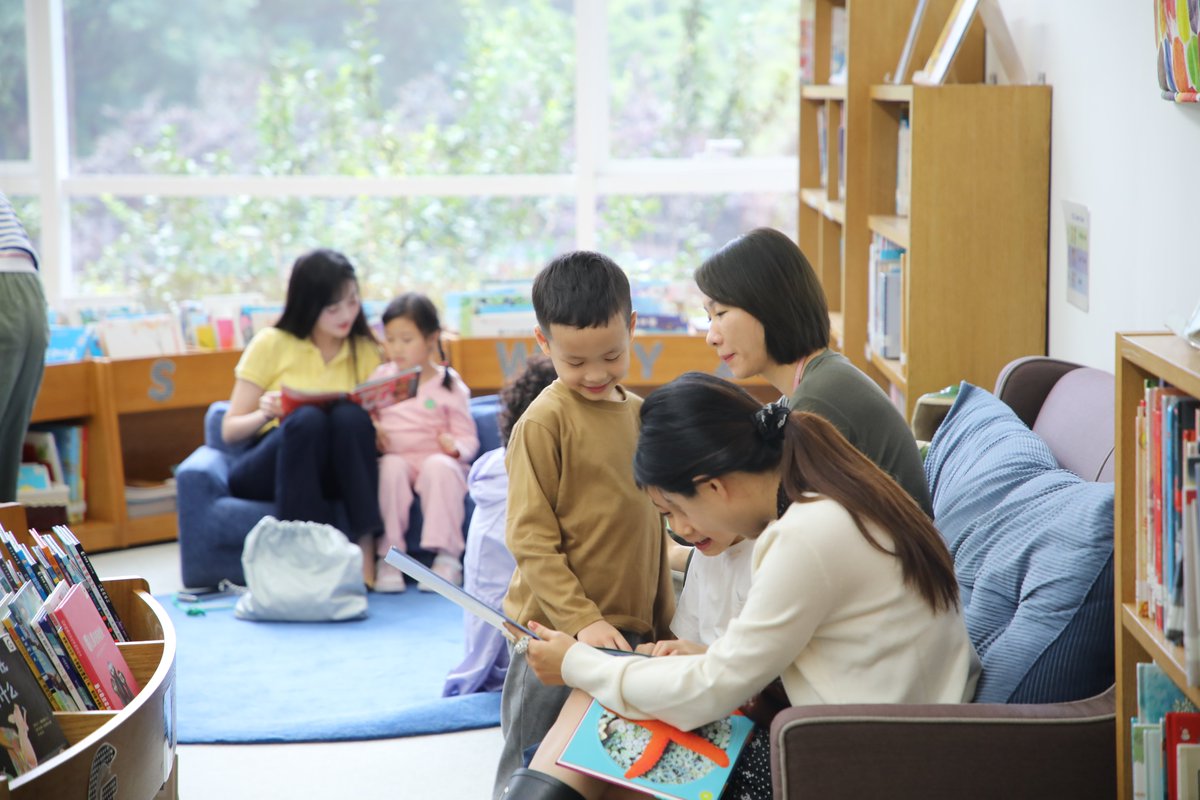 BCISonline's tweet photo. 📕International Literacy Day at BCIS 📗

This first of our five Global Citizenship Days was observed across school yesterday, with our whole community celebrating together. Read more: https://t.co/AfHg9o6Ehg

#internationaleducation #bcispirit #bcisonline #ibworldschool https://t.co/0HSp75cLG5