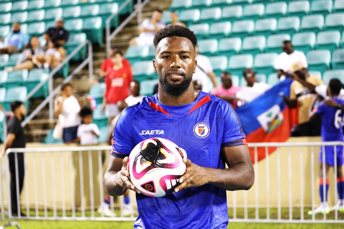 nazon28's tweet photo. Pour la patrie 🇭🇹 ⚽️⚽️⚽️ https://t.co/21j8CjYfBE