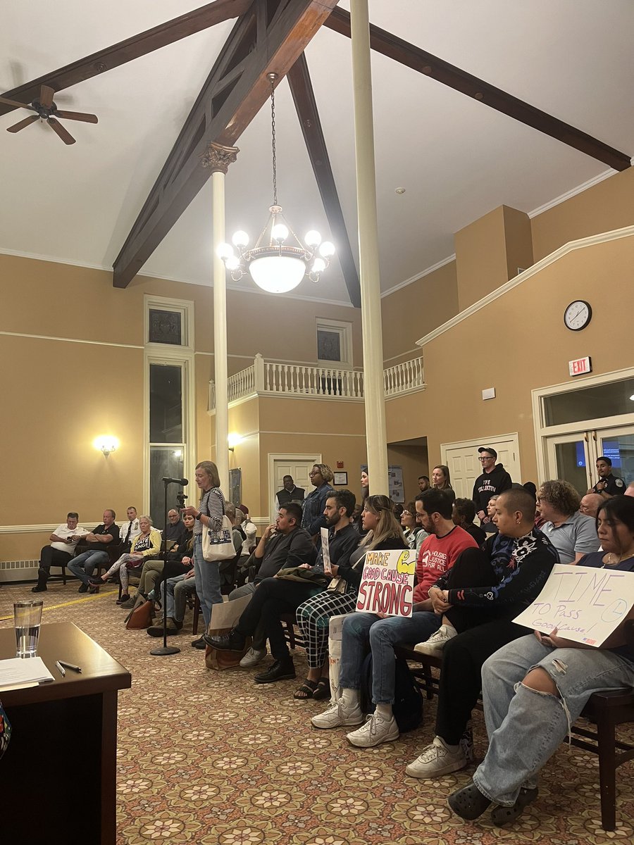 mhvdsa's tweet photo. Newburgh renters won Good Cause Eviction! We're organizing to stop unfair evictions and rent hikes because we've had enough of predatory landlords treating our homes as ATMs. Next: restore ETPA rent stabilization in Newburgh!

Shoutout to Councilmember Martinez and our members 👏 https://t.co/lECVUHdu4m