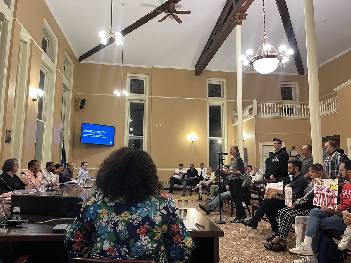 mhvdsa's tweet photo. Newburgh renters won Good Cause Eviction! We're organizing to stop unfair evictions and rent hikes because we've had enough of predatory landlords treating our homes as ATMs. Next: restore ETPA rent stabilization in Newburgh!

Shoutout to Councilmember Martinez and our members 👏 https://t.co/lECVUHdu4m