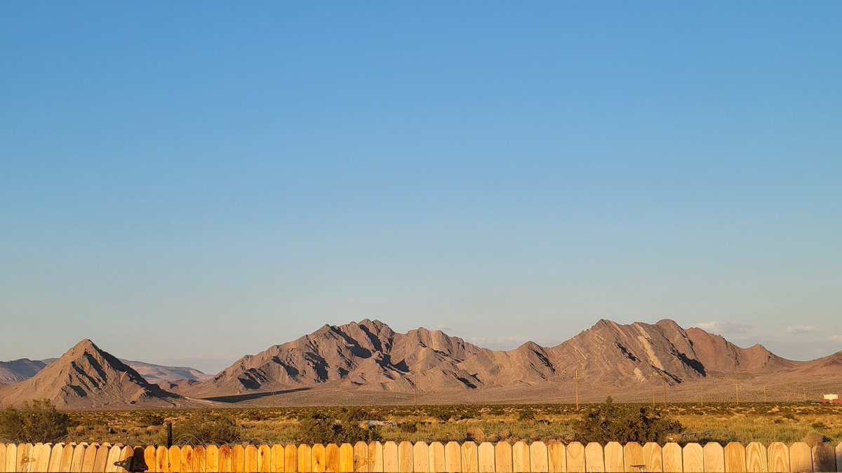 DenayaJupiter's tweet photo. See it with your eyes, Earth re-energised
By the sun's rays everyday
Take a look out there, planets everywhere
@AAliencathouse #geology #MohaveDesert #DVNP #MountCharleston #Vegas @LasVegasLocally https://t.co/0jVrEQvCtr