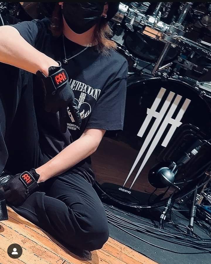 AngEl_tsukunE's tweet photo. 🤘🏻 GAZEROCK 4EVER ❤️‍🔥 GAZEROCK IS NOT DEAD 🤘🏻

#theGazettE #JRock #JMetal #VisualKei #VKei #SixthGuns #HETERODOXY https://t.co/Z6iugaMKmT