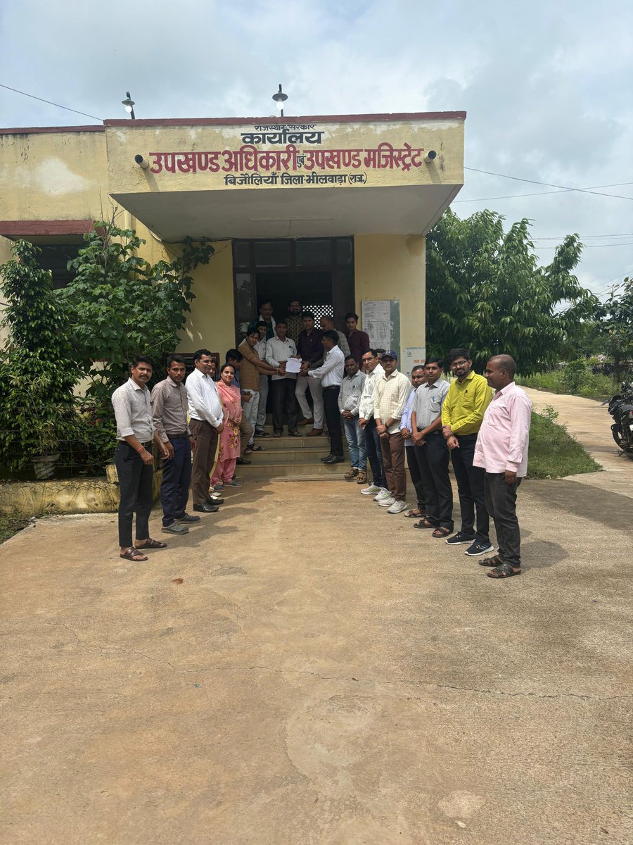 आठ सूत्रीय मांगो को लेकर रेसला द्वारा मुख्यमंत्री, शिक्षामंत्री के नाम ज्ञापन-- 

द्वारा --उपखंड बिजौलिया, भीलवाड़ा

1. प्राचार्य, उप प्राचार्य, व्याख्याता, वरिष्ठ अध्यापक सभी कैडर की पदौन्नतिया
2. व्याख्याता के 15937 पद सृजन 
3. OPS से छेड़छाड़ नहीं
4. वेतन विसंगति निवारण
5.