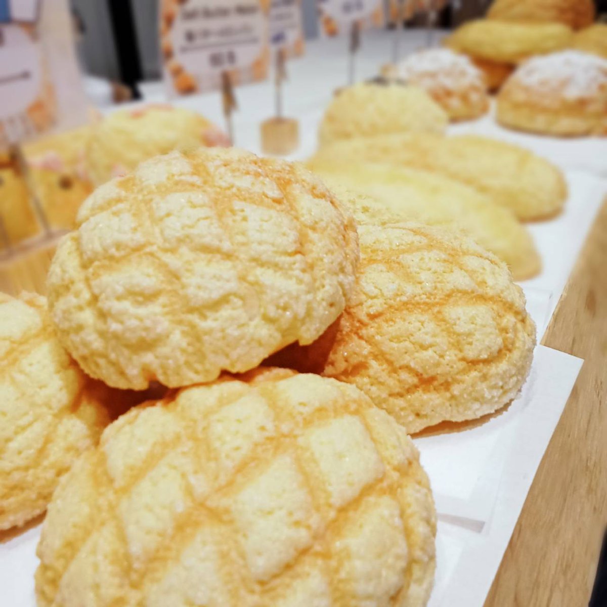 TYoshiuji7052's tweet image. おはようございます😊
今月のショップスケジュールです。😁
駐車場あります。デリバリーは3社登録しています。グラブ、フードパンダ、ラインマンです。😁melonpangで検索！
プロモーションの確認して下さい😁今日も素敵な1日をです。😍
#melonpang#スクンビット23#Bread #BangkokBakery #Asoke #Frenc