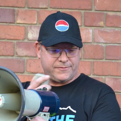 enock_phala's tweet photo. This is Phil Craig. The idiot must go back to his country https://t.co/M8NUpNX8Oa