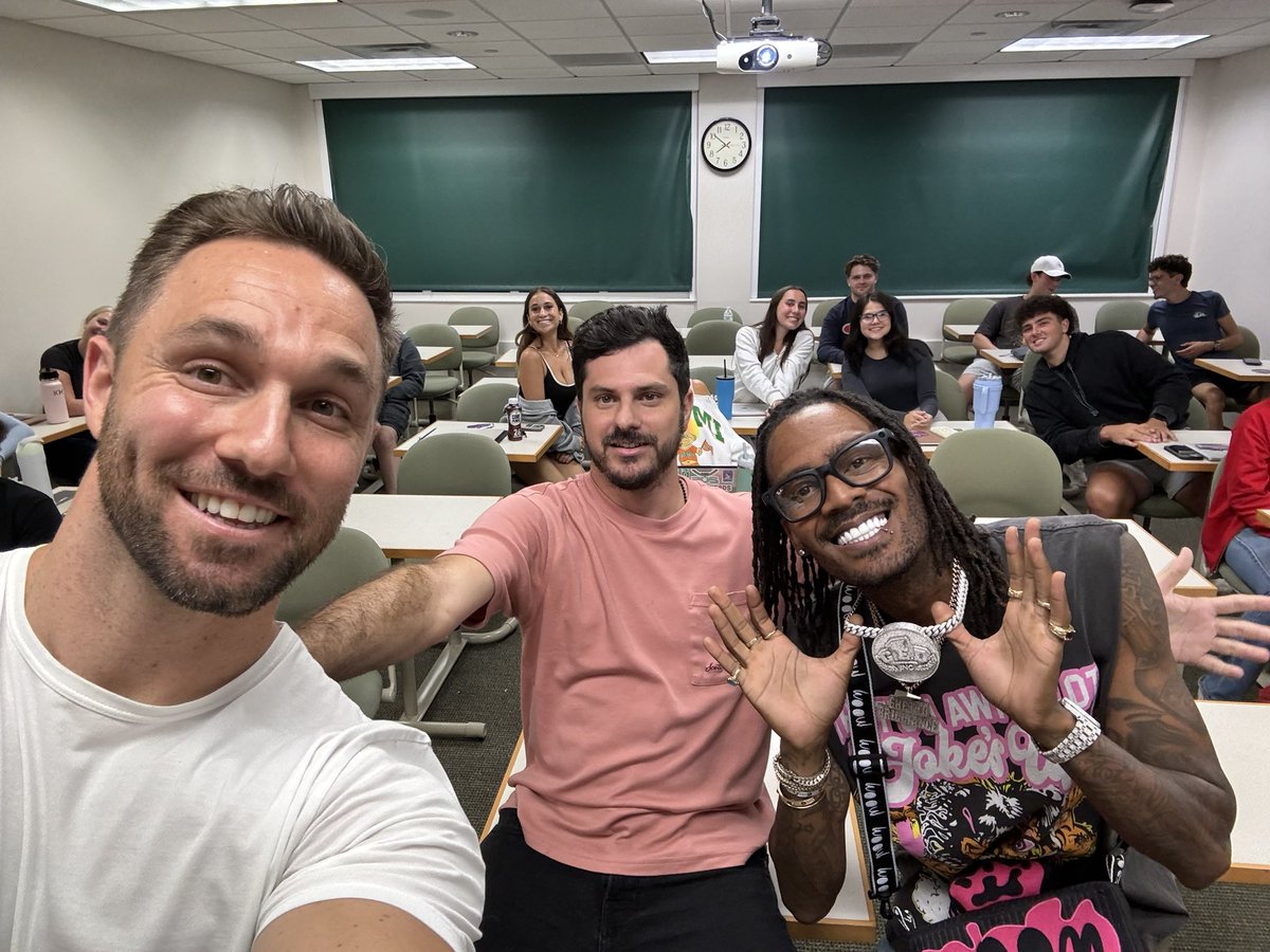 iamgeographic's tweet image. Had a great session with the communications class at University of Miami. 

Professor @GaTaGED and I talking about our differnt background and the value of friendships in our careers…

Also onboarded the lady at the campus sushi store because she loved the Crossbody Plushies.…