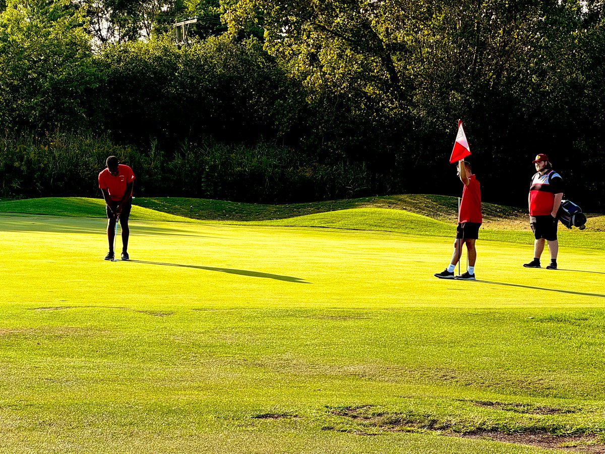 ike_golf's tweet photo. Senior Jo’Mari Dixon putting as Senior captain Adriel Castro looks on. The Cards tied Bremen at the varsity level and JV team was victorious at the beautiful Meadows Golf Club of Blue Island @DDEcardinals @IKECardinals https://t.co/LRaoYIif9g