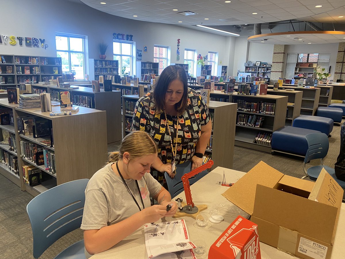 Laura Mackay tweet media