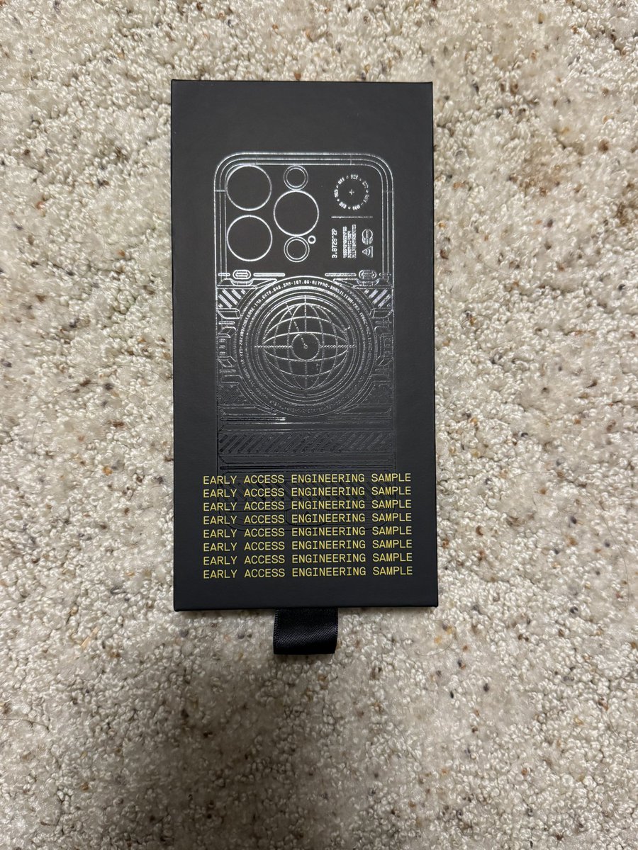 ImpossibleFlyer's tweet photo. Lemme flex here real quick.
Finally received my unreleased beta test after a long delay. Looks and feels great.

@dbrand 
#dbrand #betatest #ProjectOracle https://t.co/yKlRaAP4eK