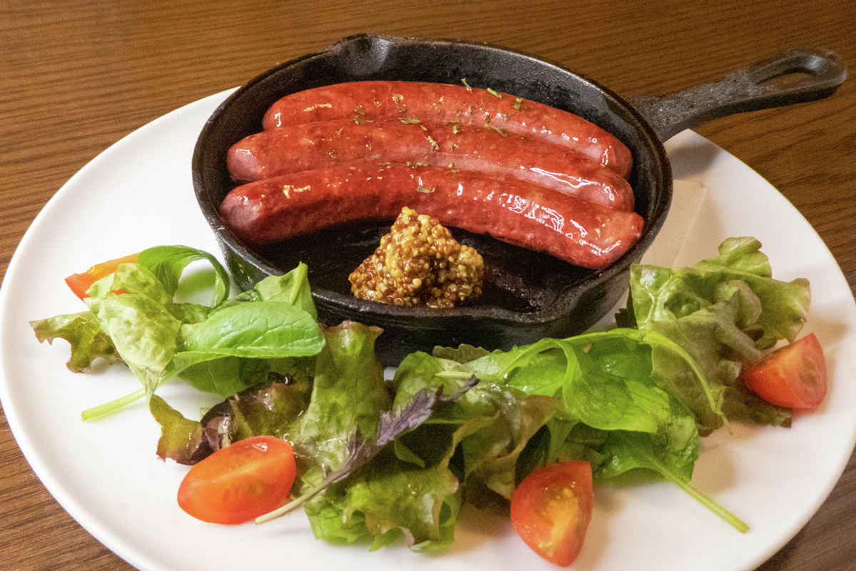 Marunouchi_com's tweet photo. ジビエを食べてSDGs📣
＼「国産ジビエ料理フェア」開催🦌🌳✨／

#大丸有エリア のレストランにて、
シカやイノシシなどの国産ジビエ料理フェアを開催中🥩🍽️
農業の獣害被害減少などの環境貢献活動も兼ねた、
高た���ぱく低脂肪の健康食材ジビエを食して、心身ともに健康に💪

https://t.co/eVFQTgUhvG https://t.co/iSMVZ3AZX4