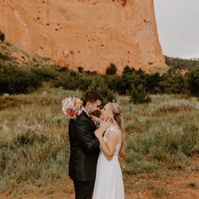 EmmyMadison14's tweet photo. #NewProfilePic hehe im married y’all https://t.co/5XtgWW9vGD