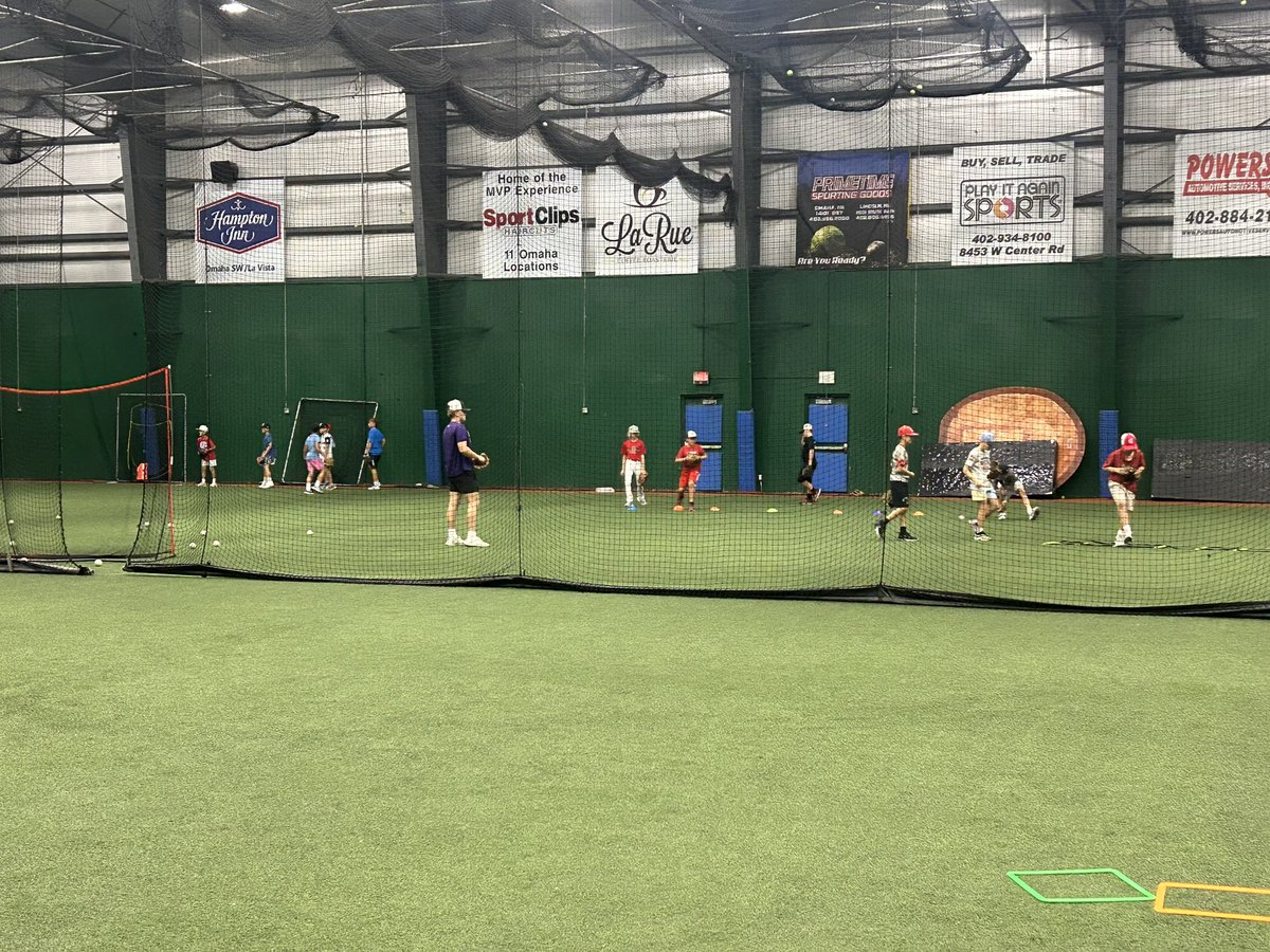 ubanebraska's tweet image. Another great night for defense and catching work.
#Catchers 
#offseasonwork
#puttinginwork