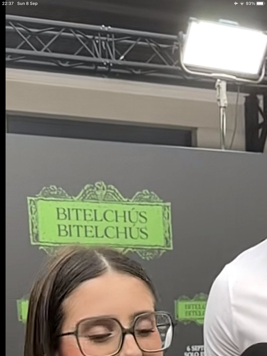 spotgabbiani's tweet photo. Wei, deja tu que Roro le haya armado una compu gamer a Pablo, qué pedo con que en España le pusieron Bitelchus a Beetlejuice? https://t.co/criWhFq4SJ