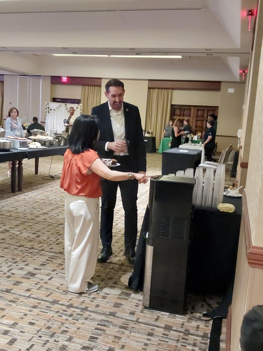 Yvette Roeder tweet media