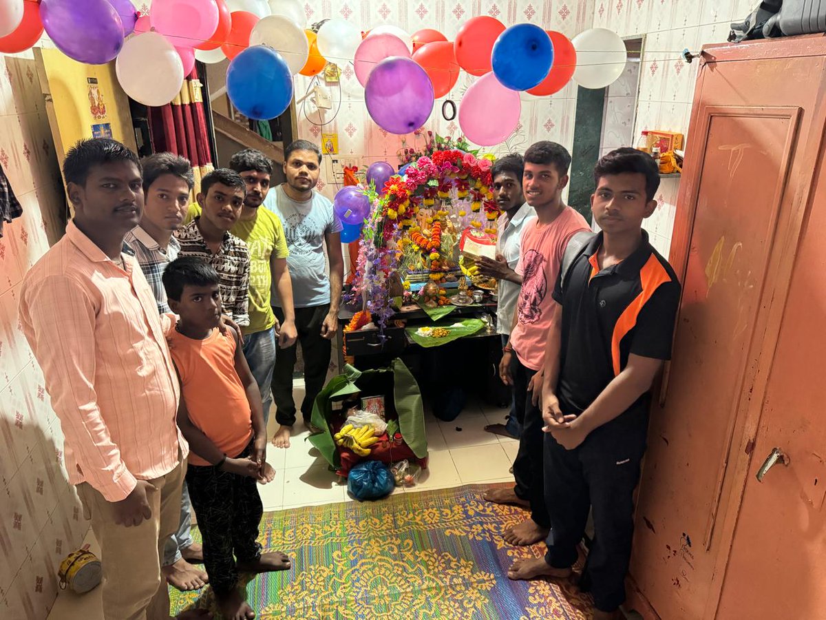 sanatansevasang's tweet photo. #सनातन_सेवा_संघ🚩
आज सनातन सेवा संघ के कार्यकर्ताओं ने घर घर जाके श्री गणेश जी के दर्शन किए। भगवान गणेश जी सबका कल्याण करे। https://t.co/WYYdImn1vC