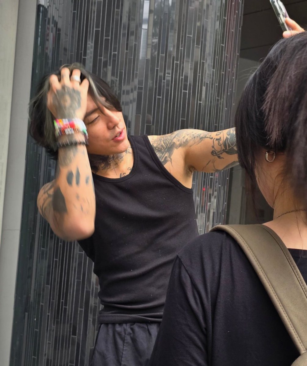 miitoreborn's tweet photo. AAAAAAAAAAAAAAAAAAAAAAAA IM GOING CRAZY HE IS SO FINE WHAT THE HELLLLLLLL 

cr : marion_juls on IG https://t.co/ombxqMpVIu
