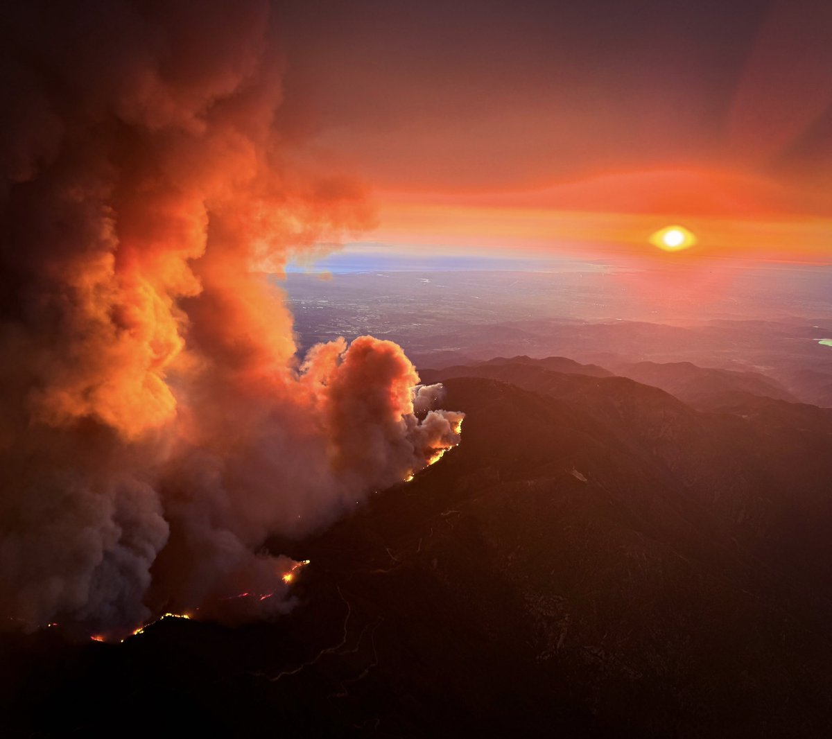 abc7chriscristi's tweet photo. BREAKING: The @OCFireAuthority is bracing for a fierce firefight into the night, as the sun sets on Trabuco Canyon where the there is a mandatory evacuation order. #AirportFire #OrangeCounty https://t.co/QxTBc3mYWU