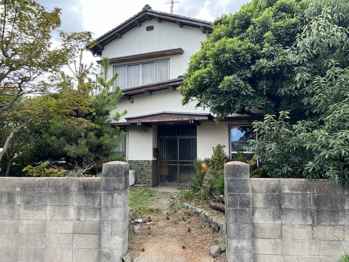 na0suk's tweet photo. 農家民宿予定物件の玄関前の庭を少し片付けました https://t.co/Bo8lkSiAue