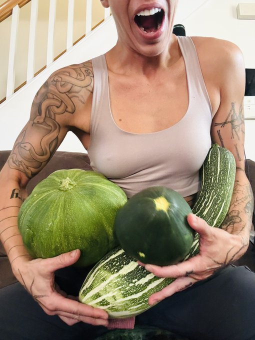 Okay okay, I GUESS this gardening shit is pretty lit 🔥  #sizequeen #firstsquashoftheseason #hookerzoo<a href="/tag/sizequeen"class="tags"><span>#sizequeen</span></a><a href="/tag/whoreticulture"class="tags"><span>#whoreticulture</span></a><a href="/tag/hookerzoo"class="tags"><span>#hookerzoo</span></a><a href="/tag/hookergardens"class="tags"><span>#hookergardens</span></a>