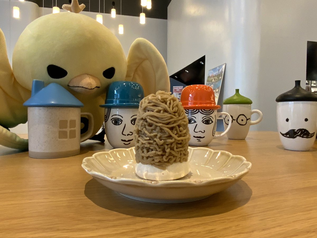 hanedaPiO's tweet photo. みんなは甘い物好きっぴお? #羽田イノベーションシティ にはとーっても大きくておいしい熊本県産和栗の #モンブラン があるっぴお!
メレンゲがサクッとして、甘さ控えめで、すごく栗の味がしておいしいんだっぴお♡
#squarecafe #カフェ #スイーツ #那須りんどう湖 #お土産
https://t.co/bKUWbFPLOk https://t.co/JnhD1X1DRk