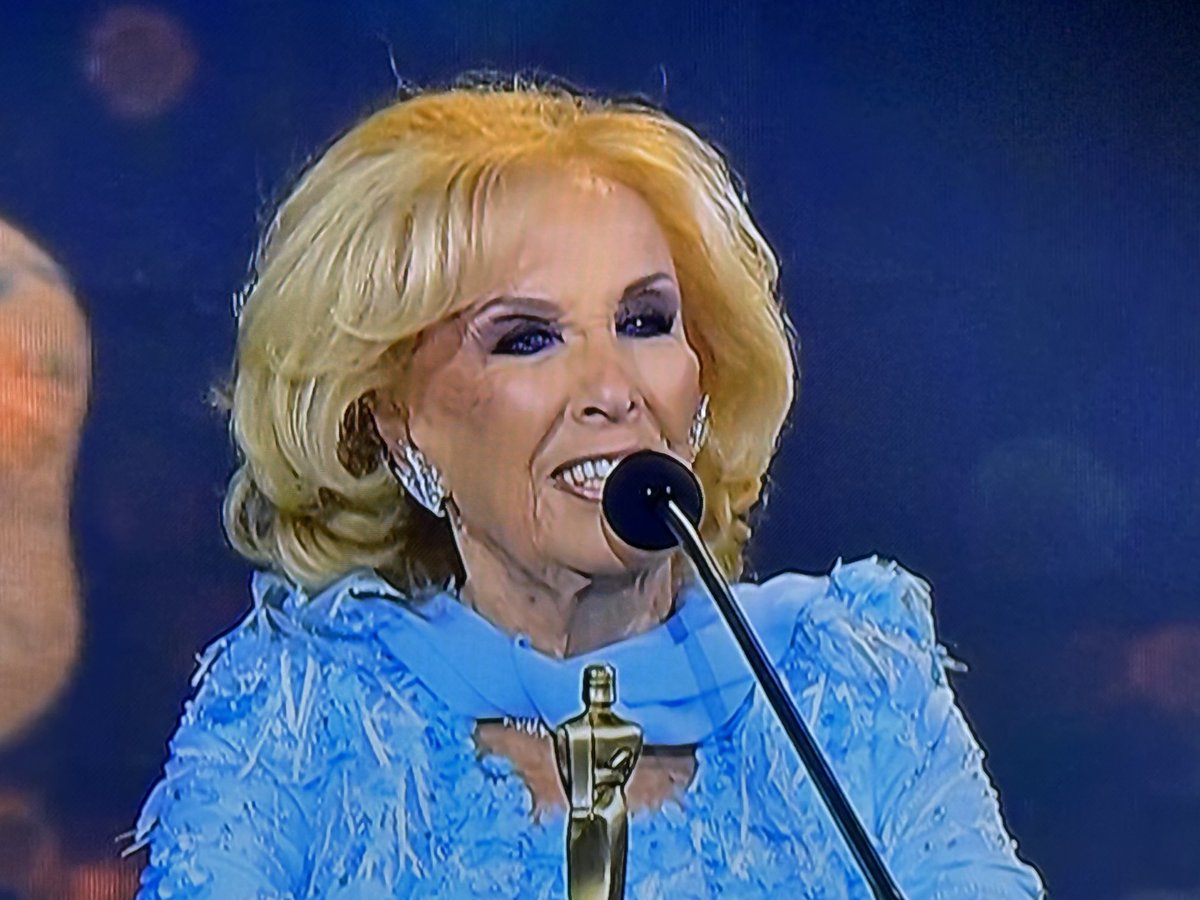 speschiera's tweet photo. #MartinFierro2024 Sos lo más!!! Agradecida de haber estado a tu lado ⁦@mirthalegrand⁩ !!! Grande ⁦@maritatedeschi⁩!!! Las quiero!!!!♥️♥️♥️ https://t.co/CCXGwnsWkH